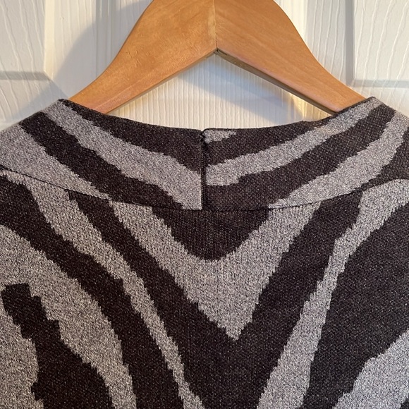❤️Melanie Lyne open cardigan Women M  grey animal print soft fabric with pockets - Picture 8 of 9
